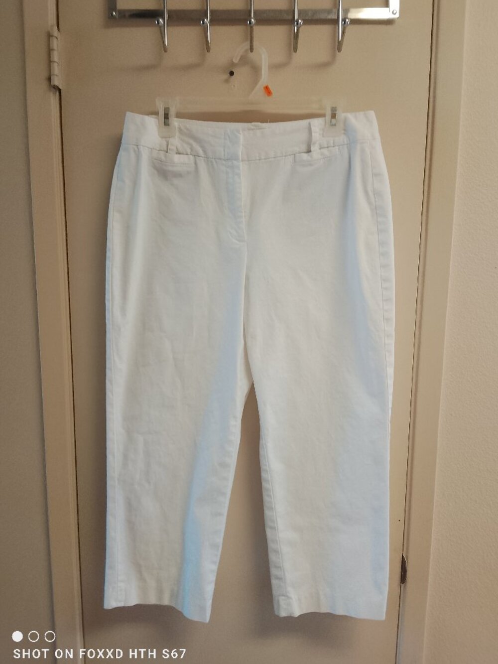 Women's Talbot's White Cotton Stretch Capri Pants Size 10.